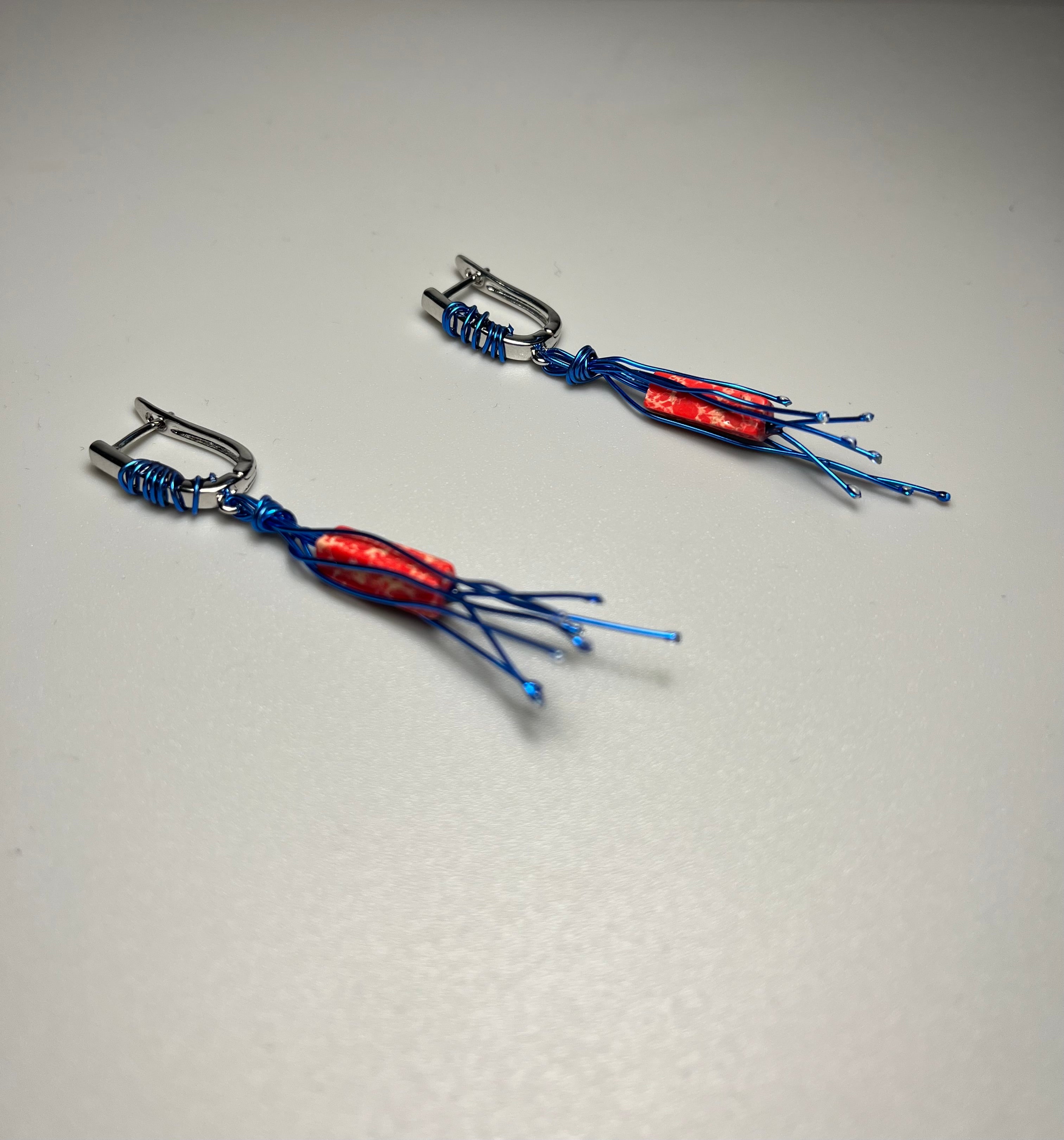 Червеното в синьо