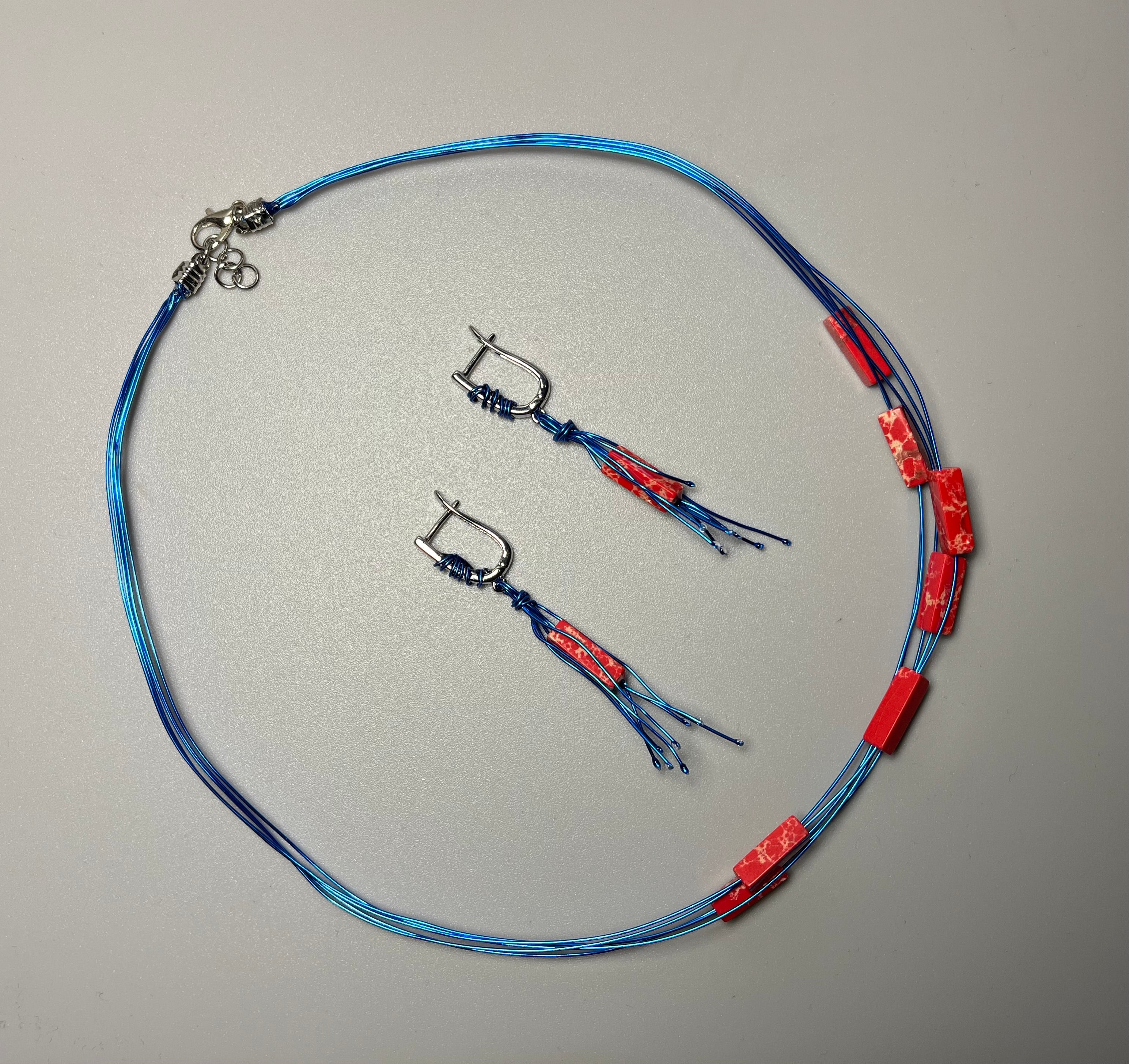 Червеното в синьо