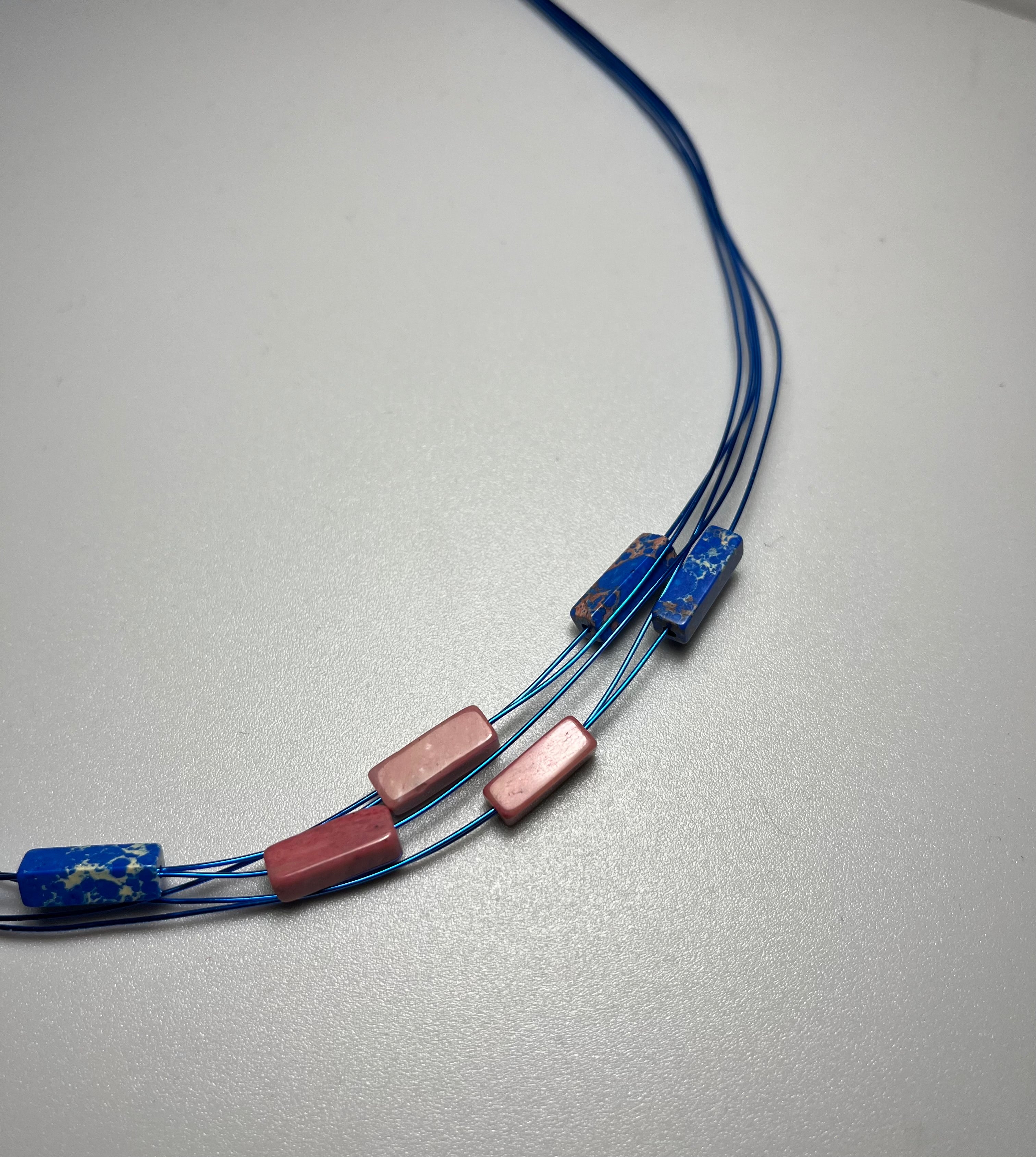 Тухла във вълните