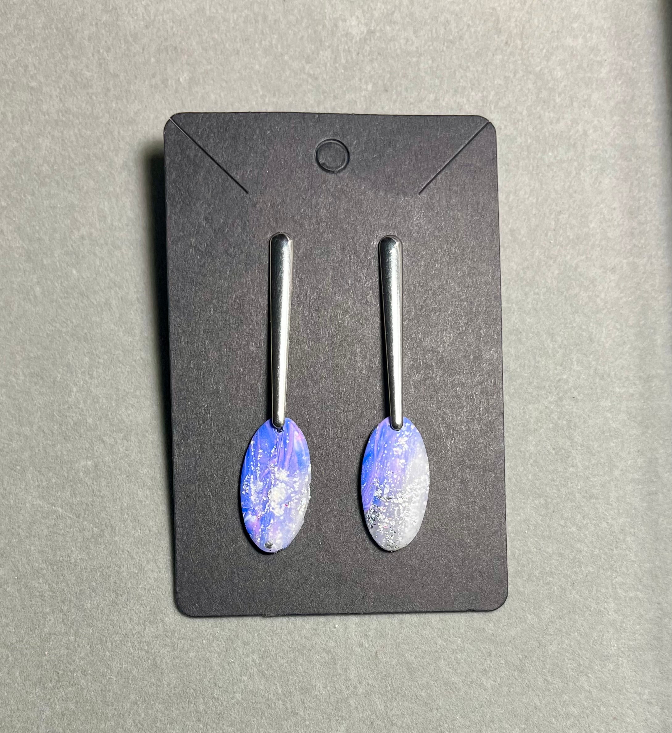 Сребристо лилав