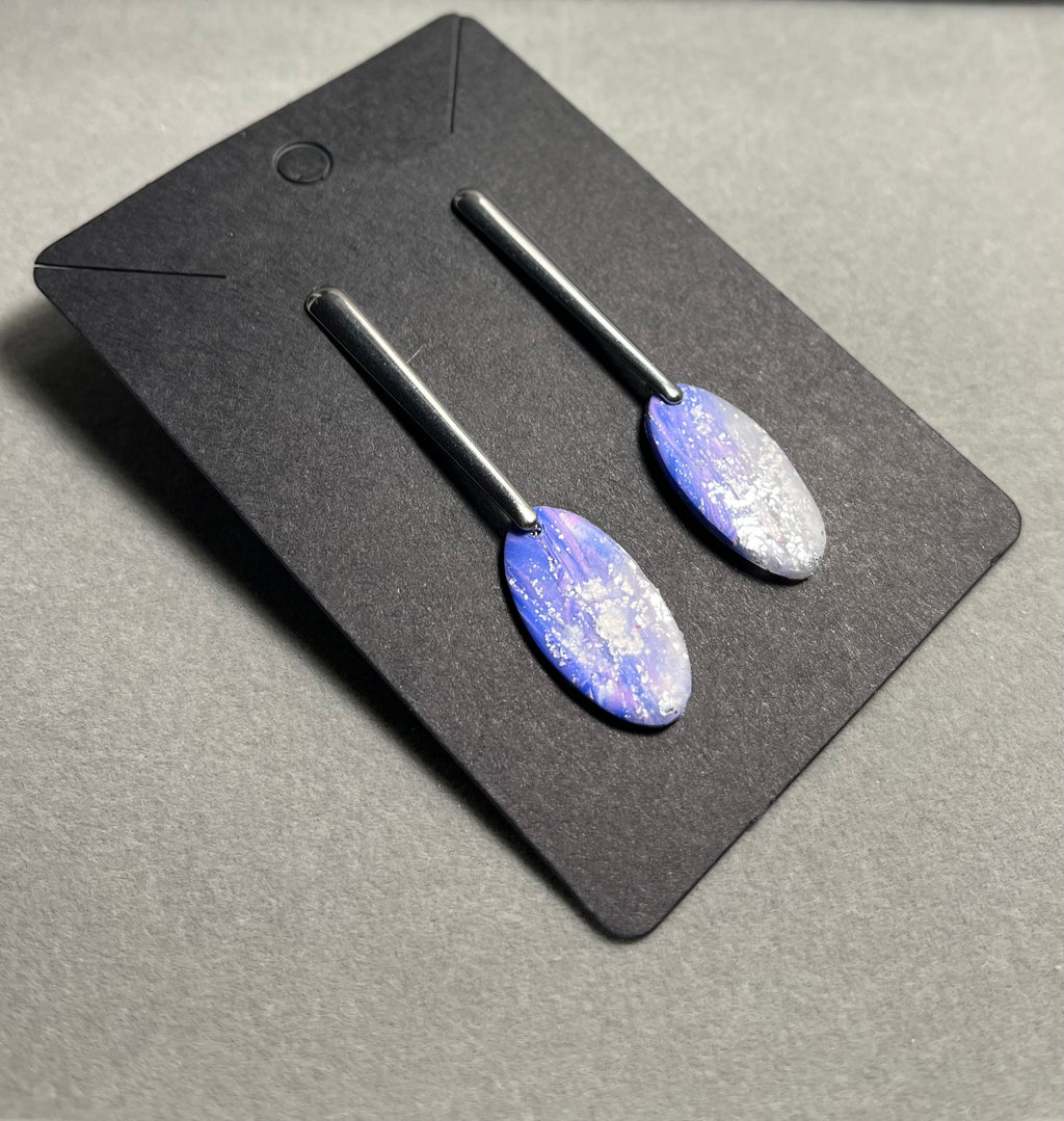 Сребристо лилав