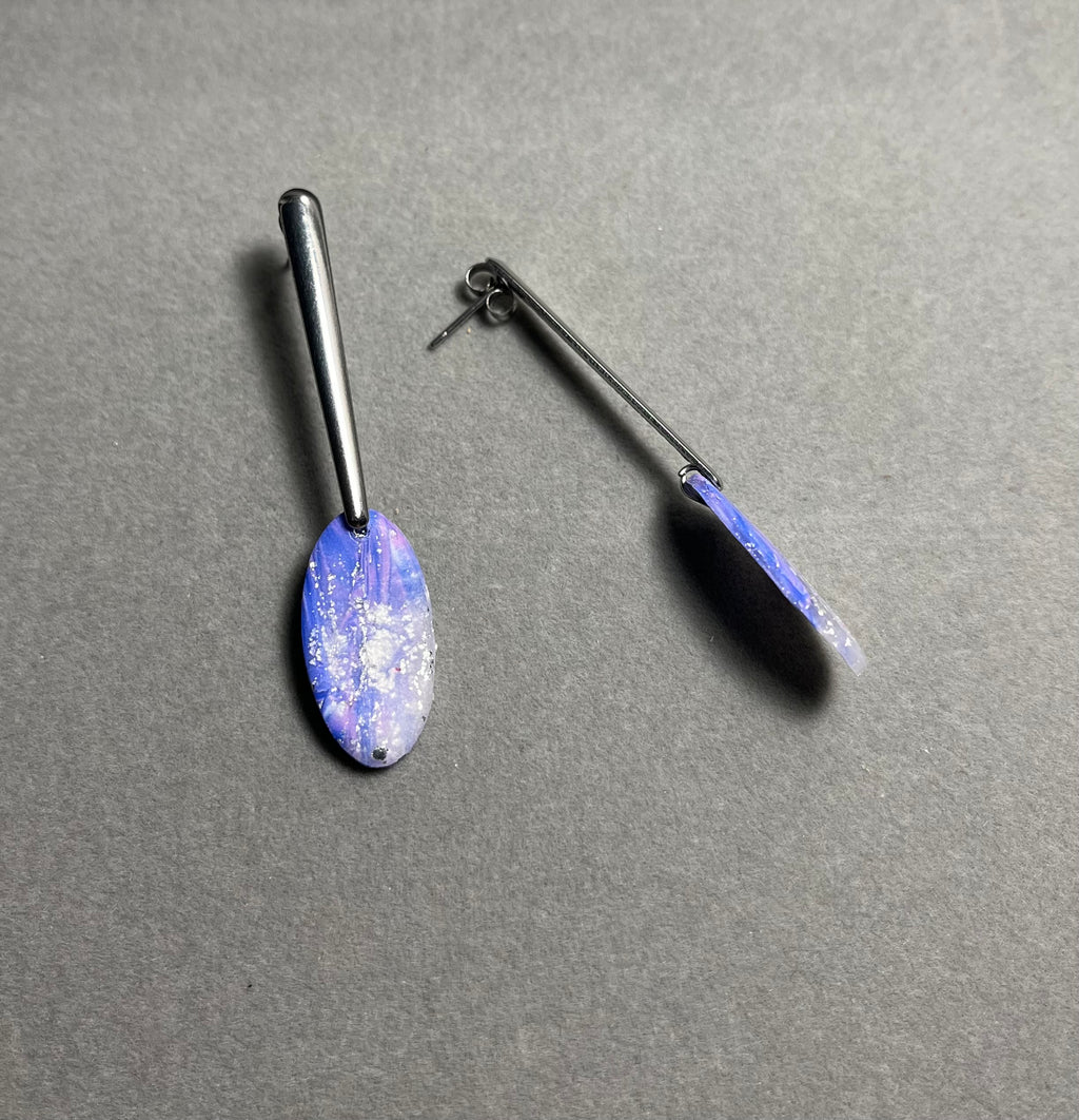 Сребристо лилав