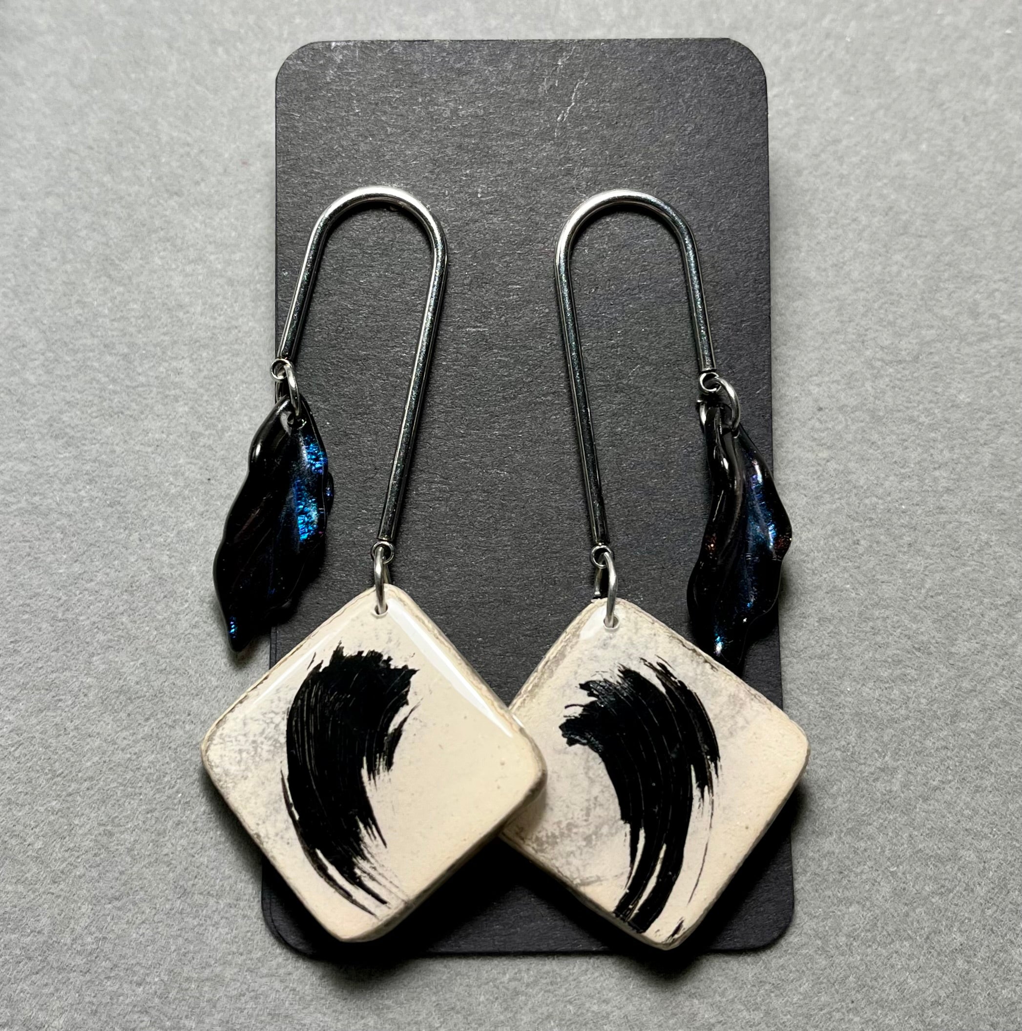 Обици Графика