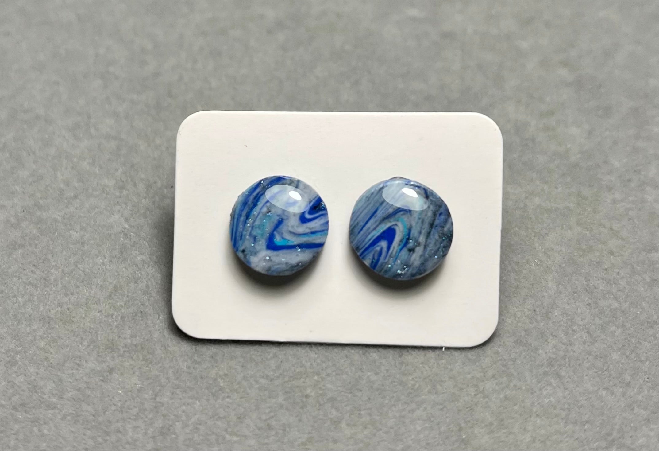 Сини обици на винт