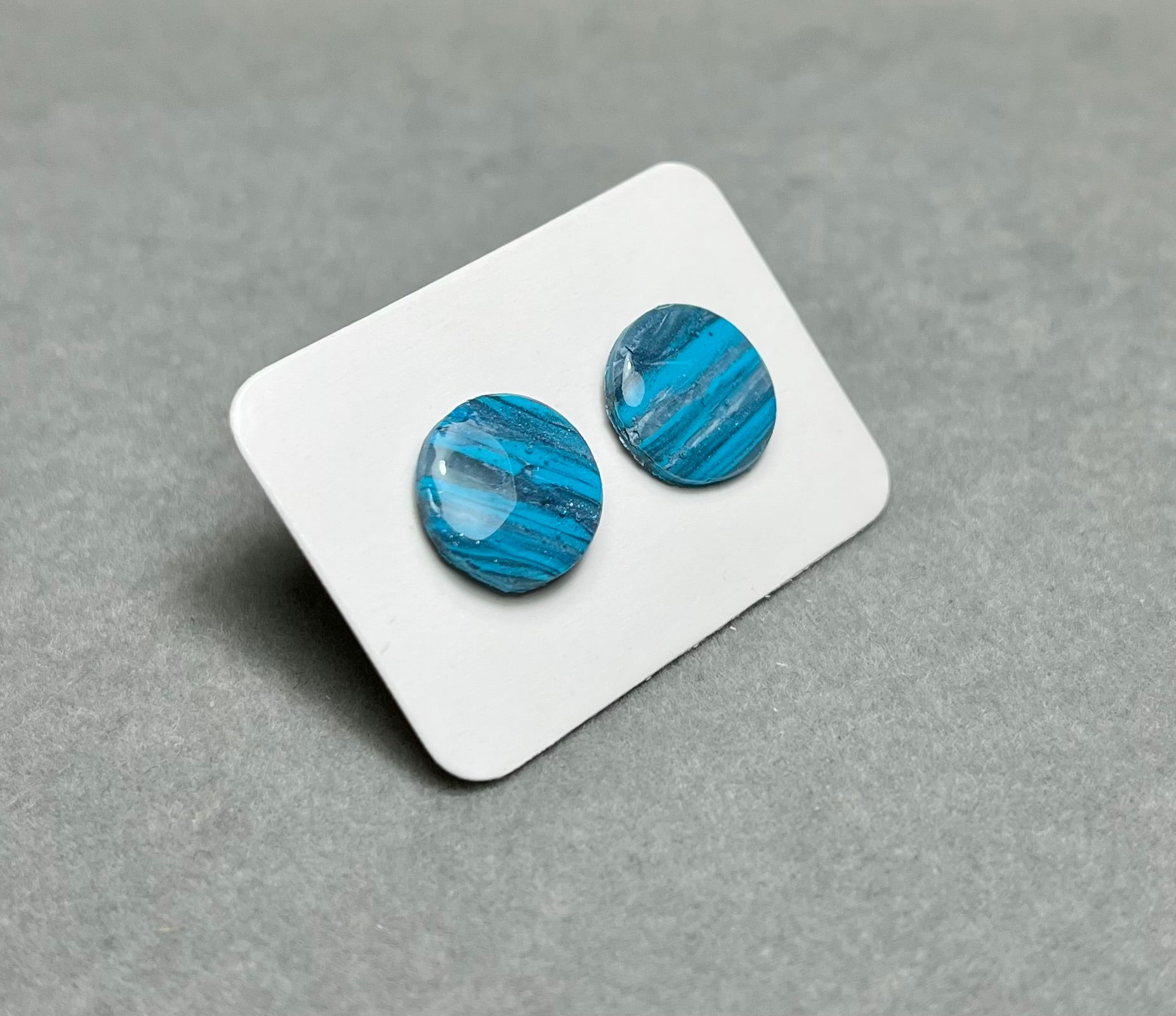 Сини обици на винт