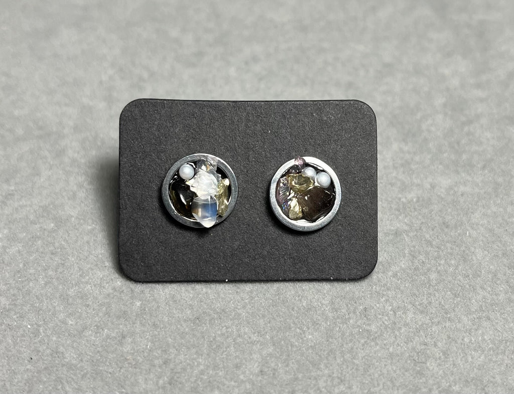 Сребристи обици на винт