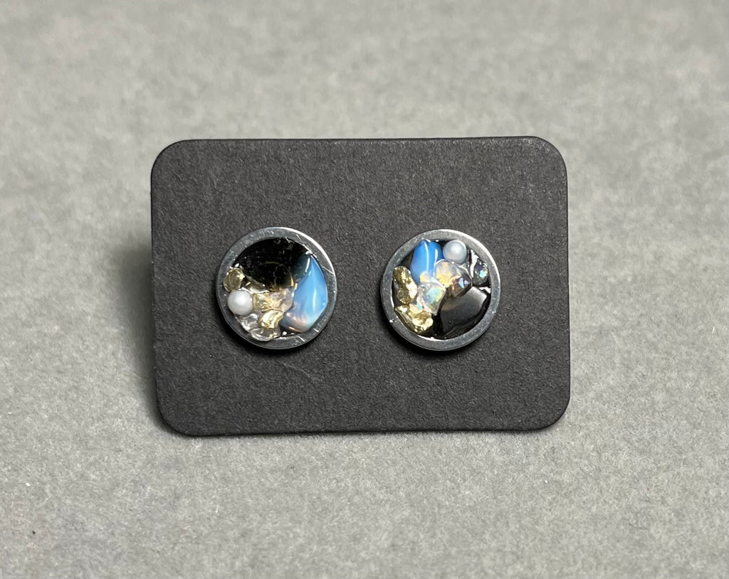 Сребристи обици на винт