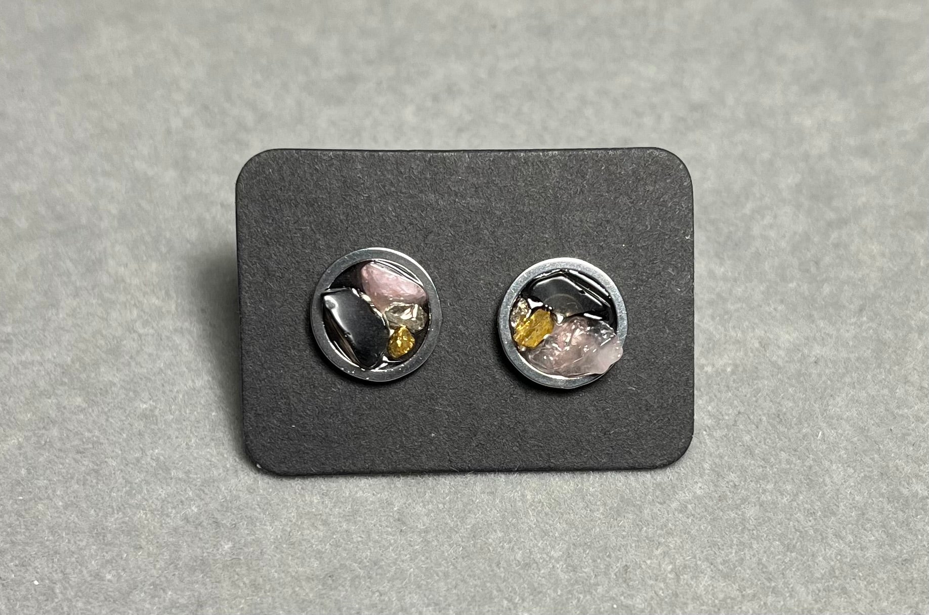 Сребристи обици на винт