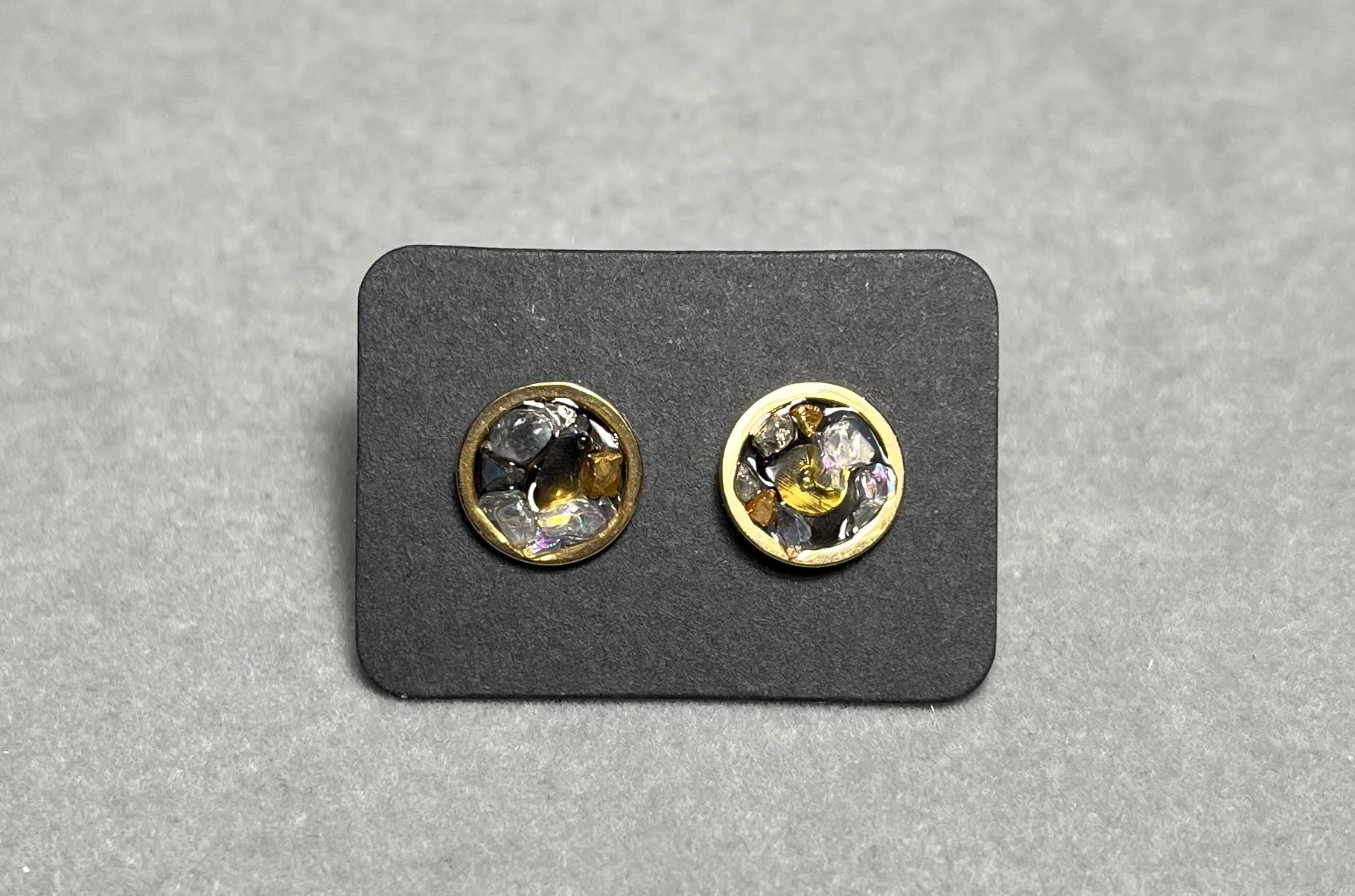 Златисти обици на винт