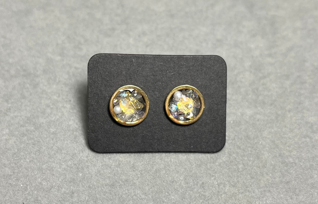 Златисти обици на винт