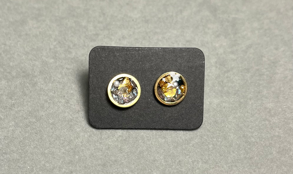 Златисти обици на винт