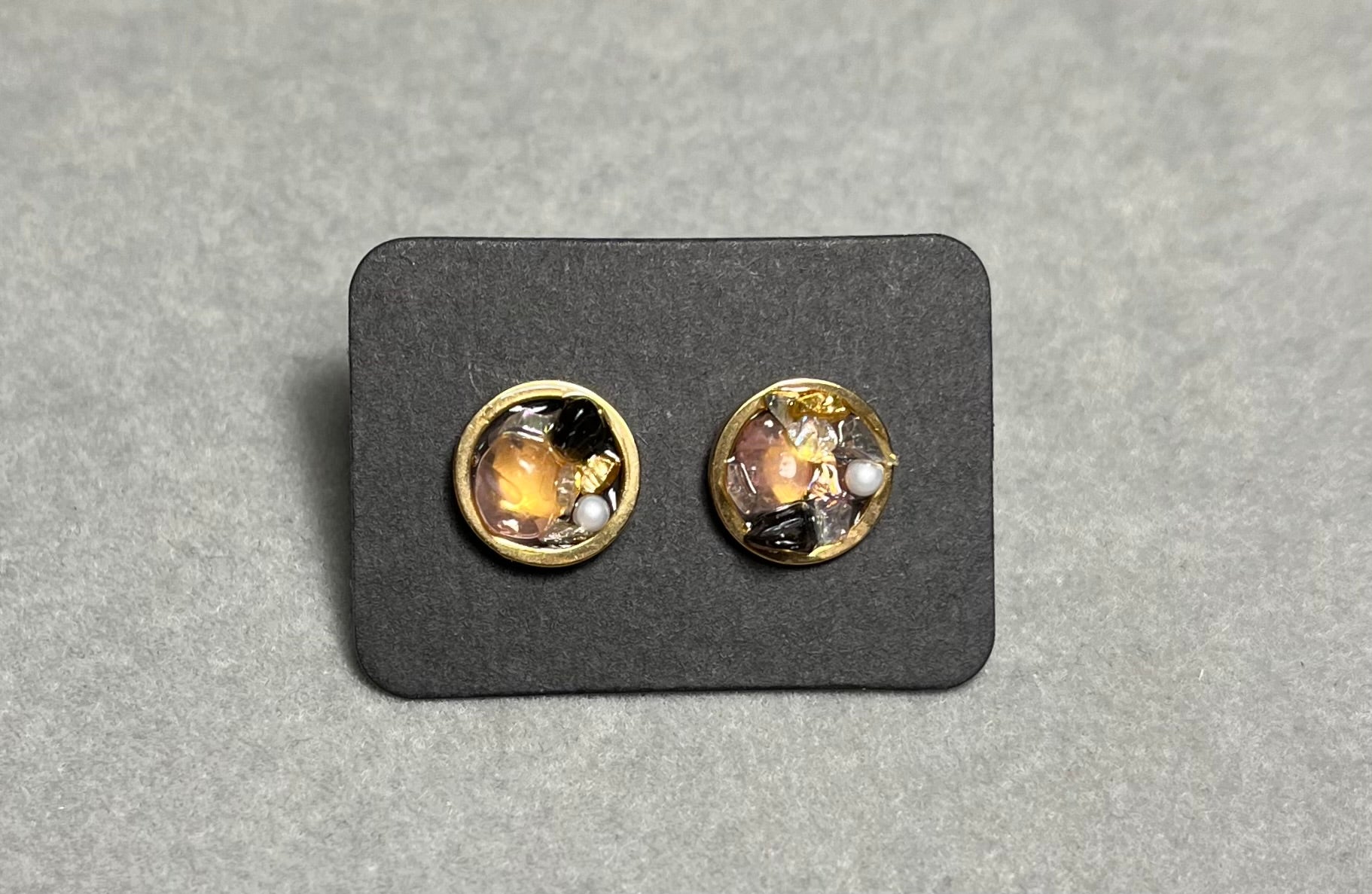 Златисти обици на винт