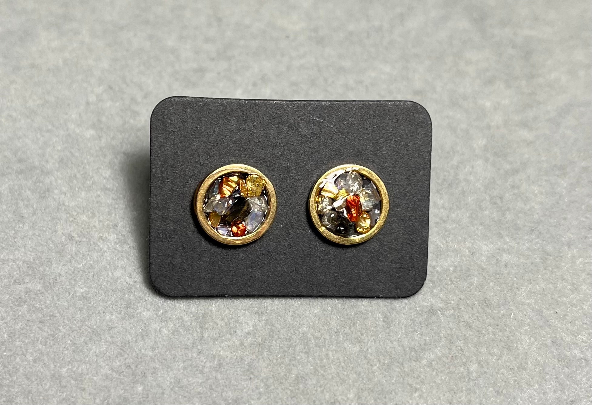 Златисти обици на винт