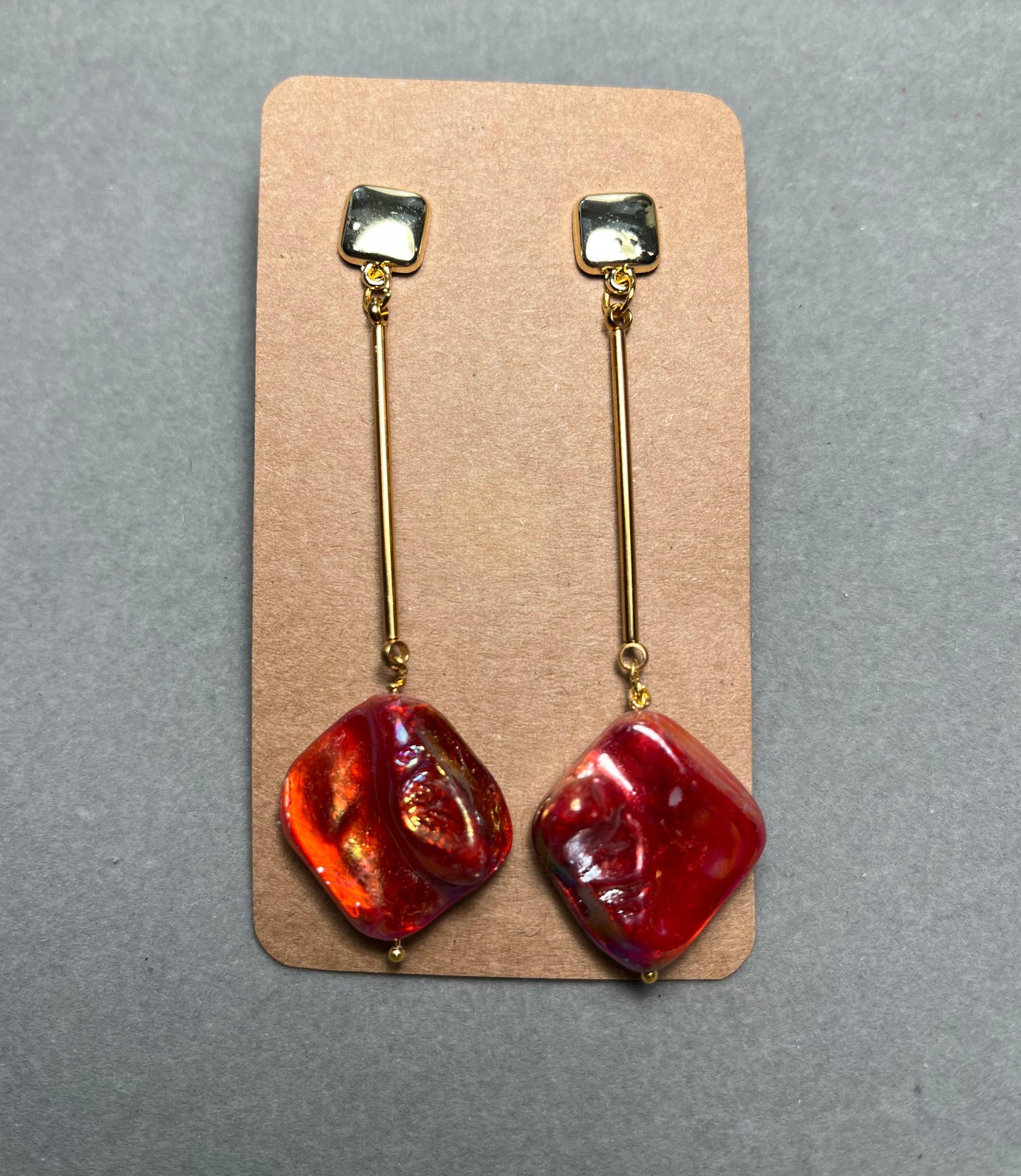 Дълги червени обици