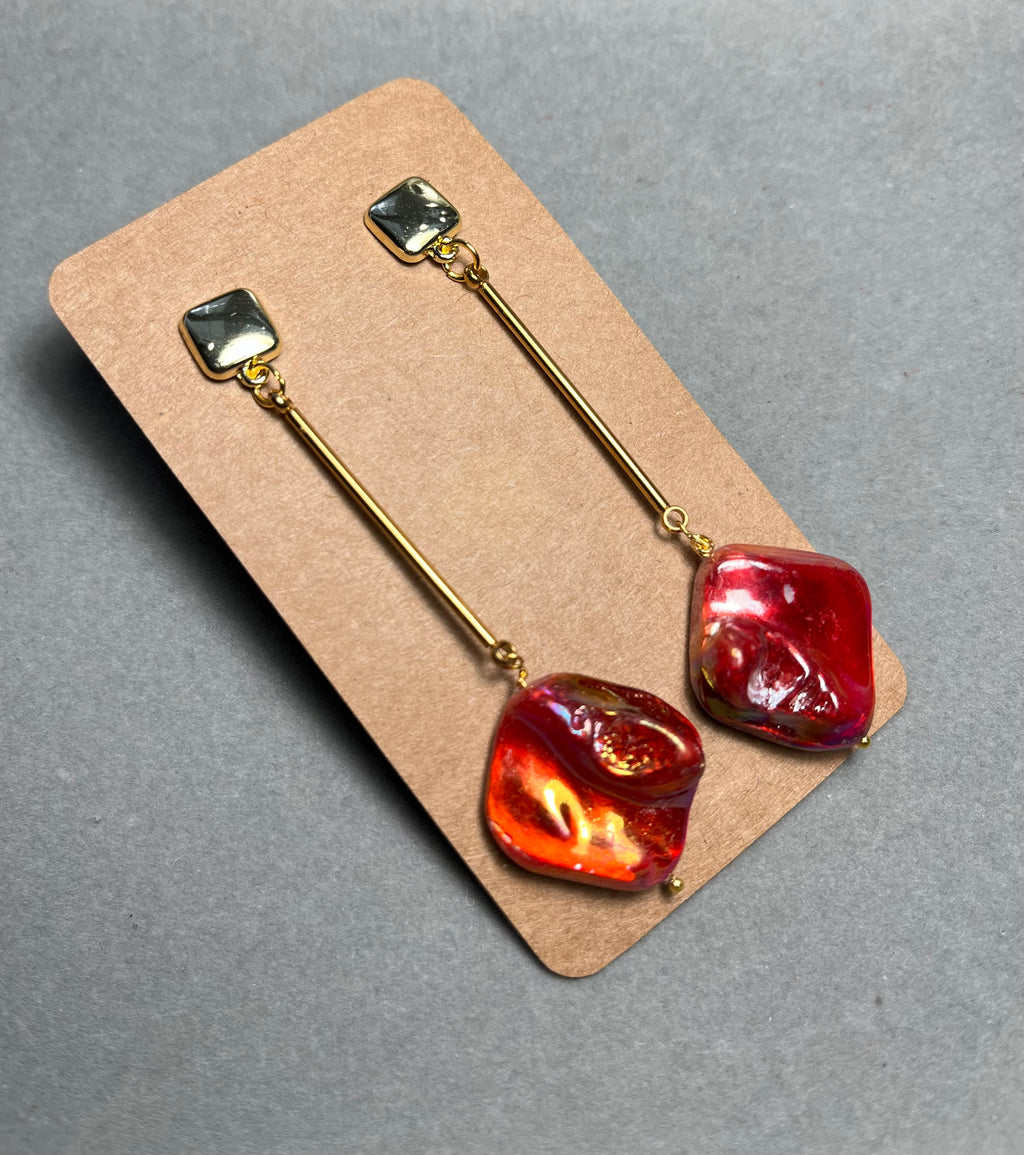 Дълги червени обици