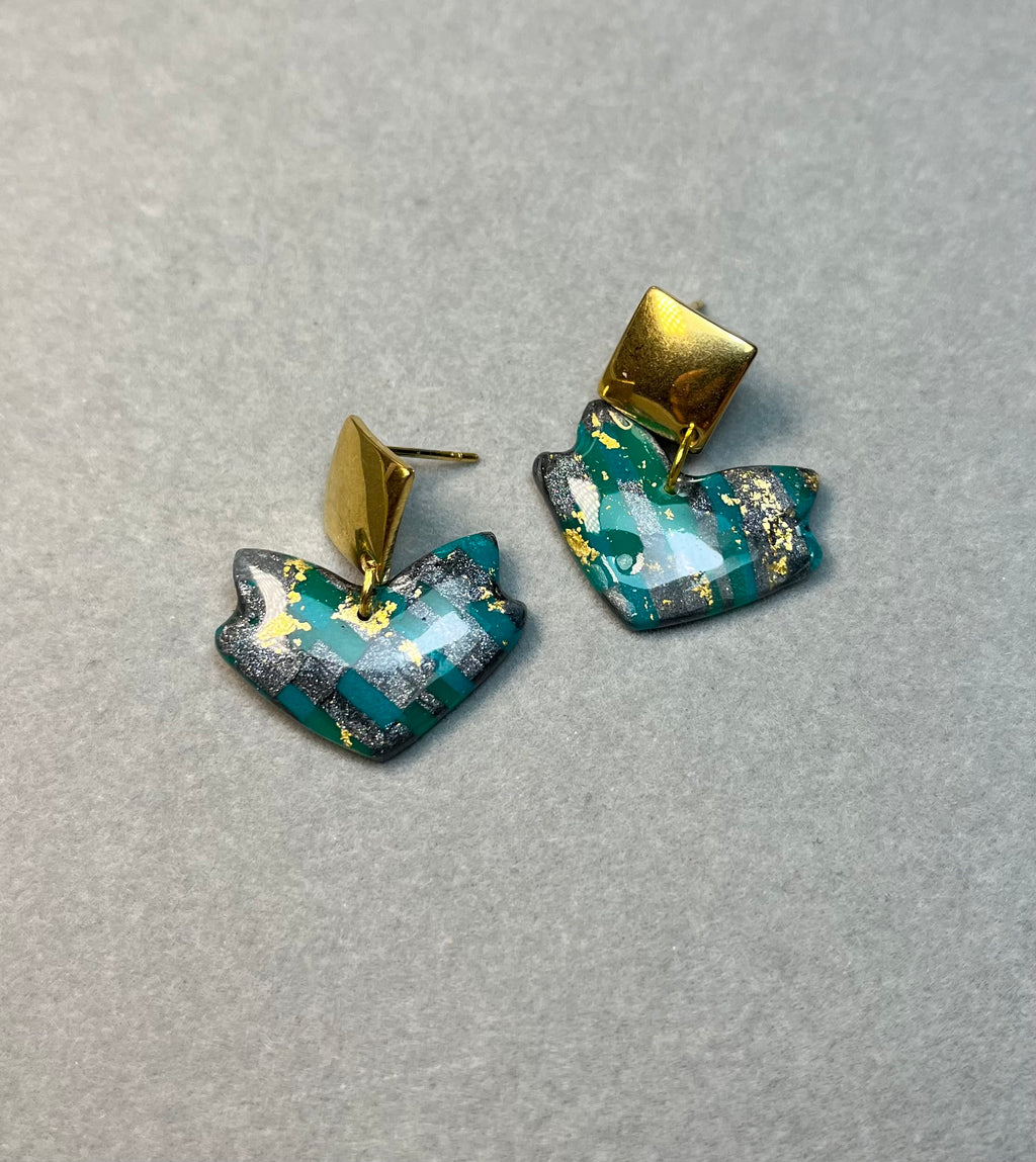 Златно ромбоидно листо