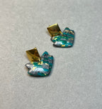 Златно ромбоидно листо