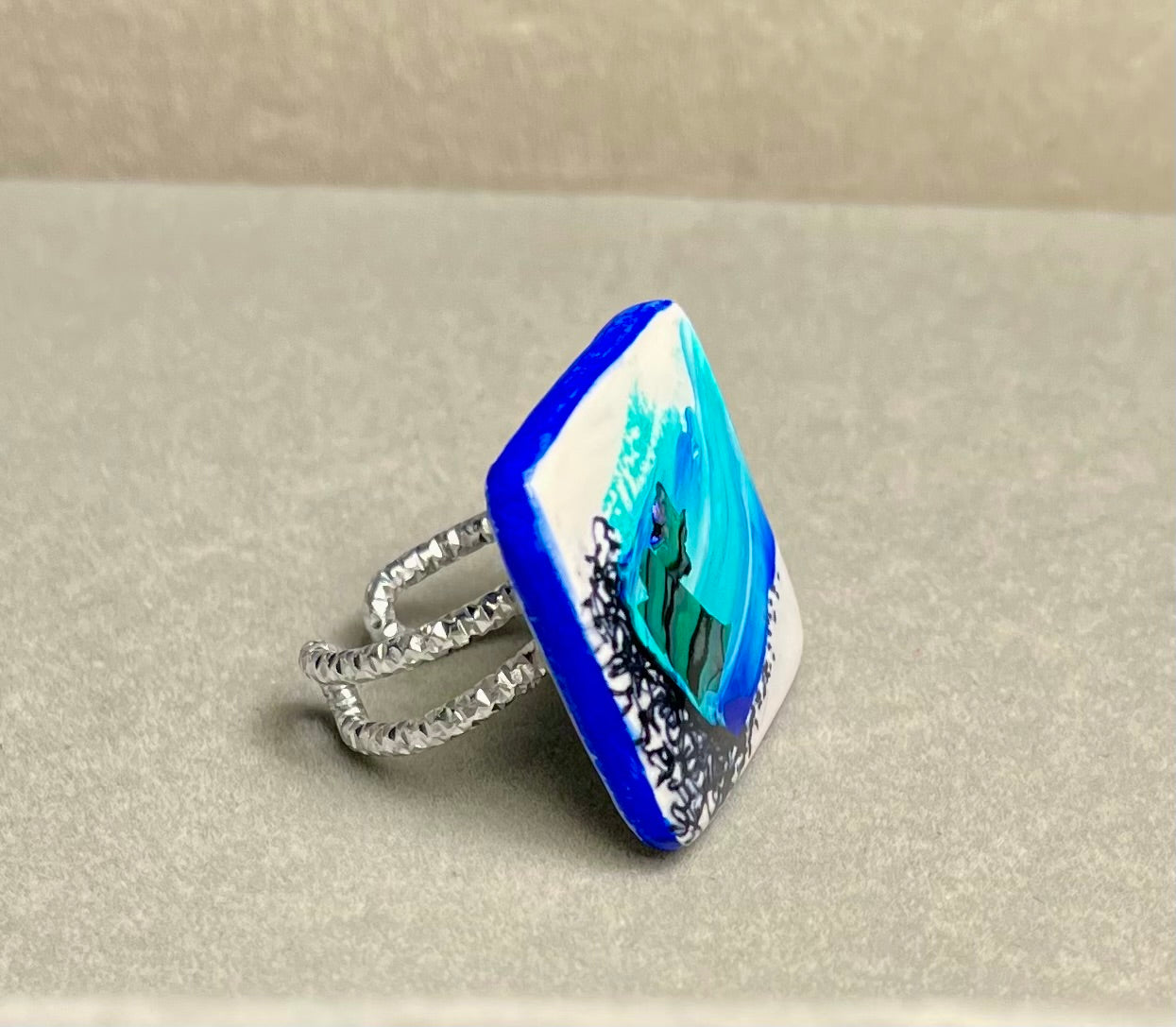 Окови в синьо