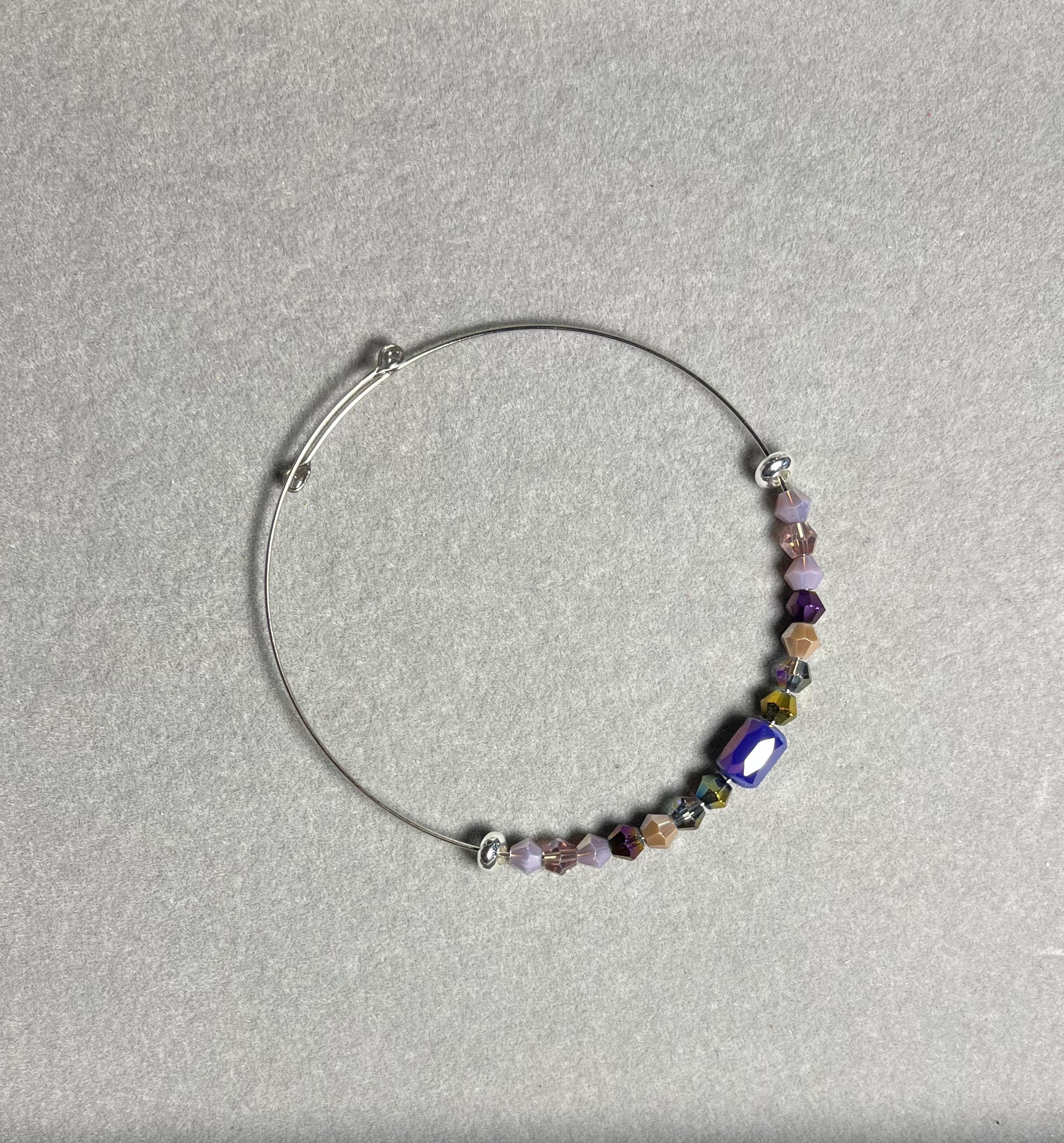 Бляскава лилава гривна