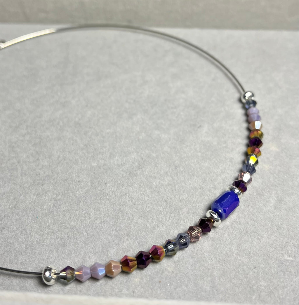 Бляскаво лилаво колие