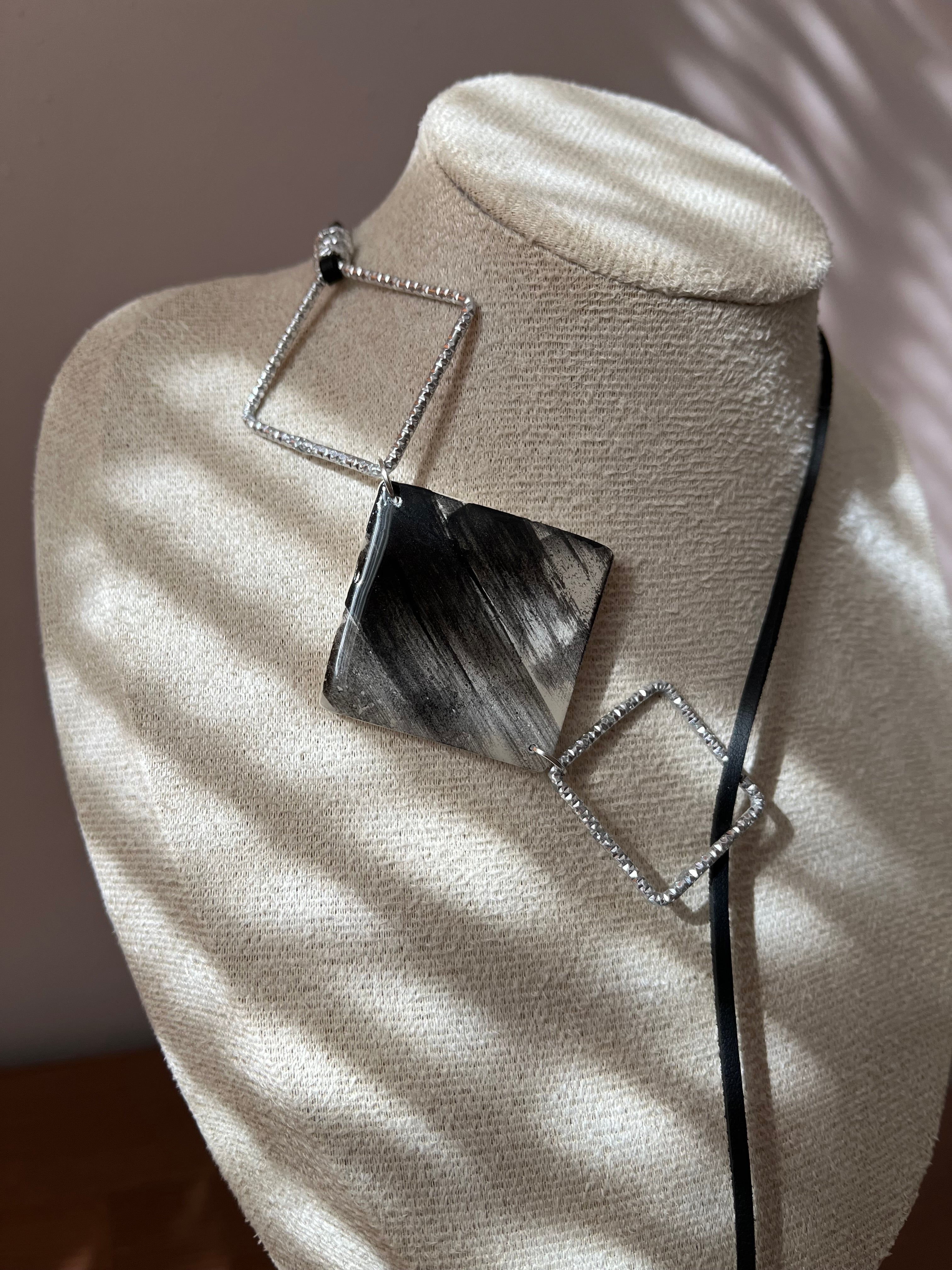 Асиметрично колие