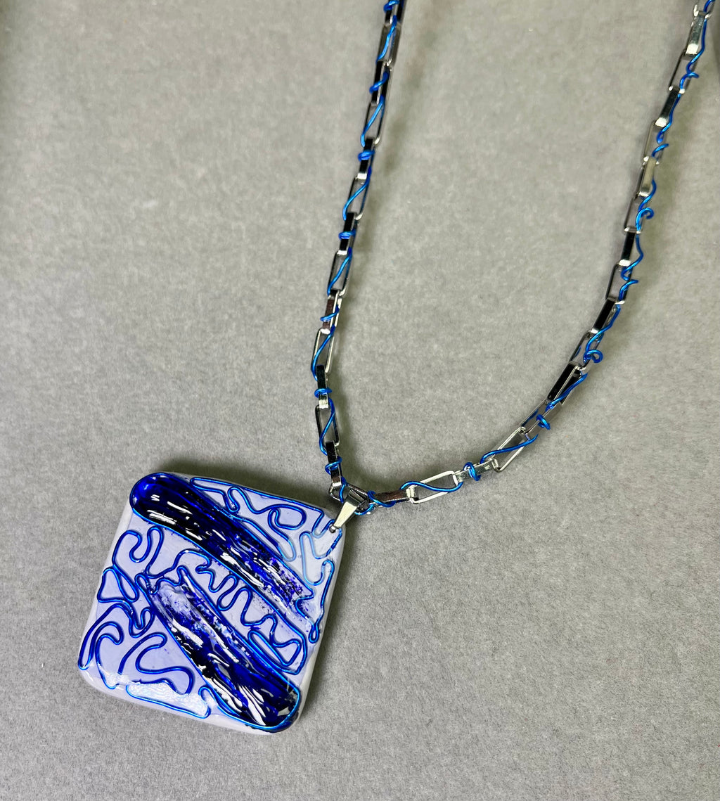 Линия в синьо