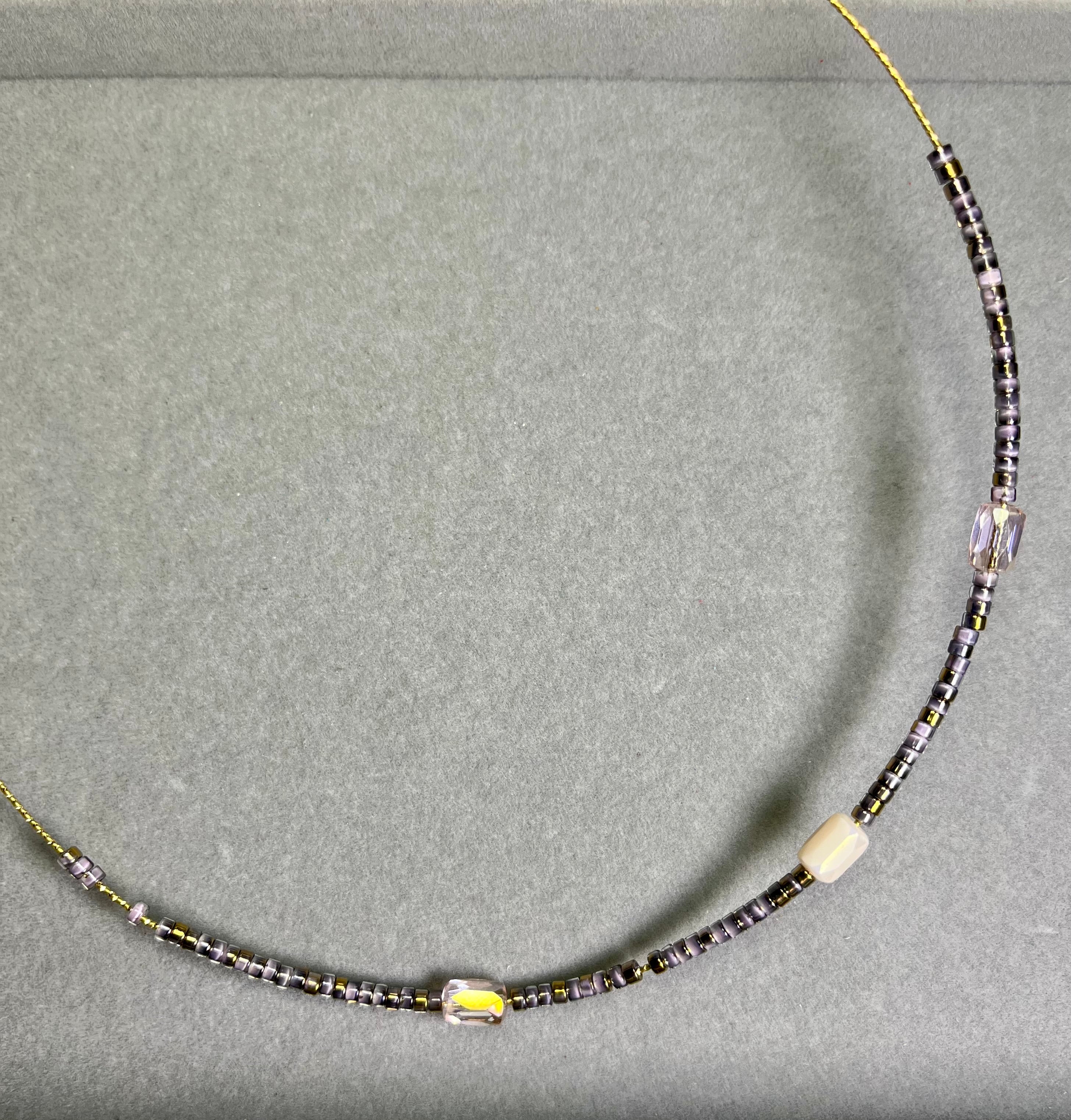 Колие нежно златист