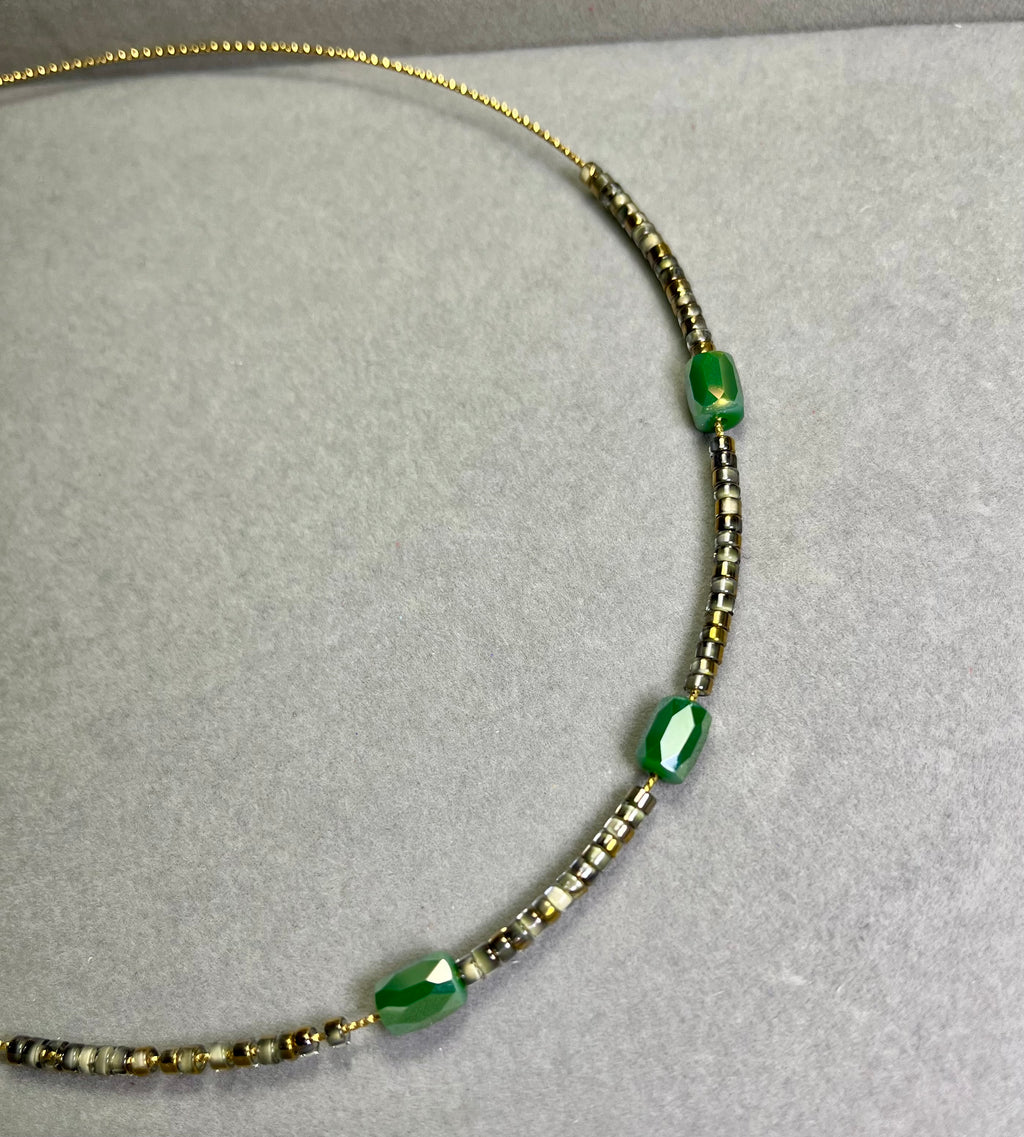 Колие нежно златист