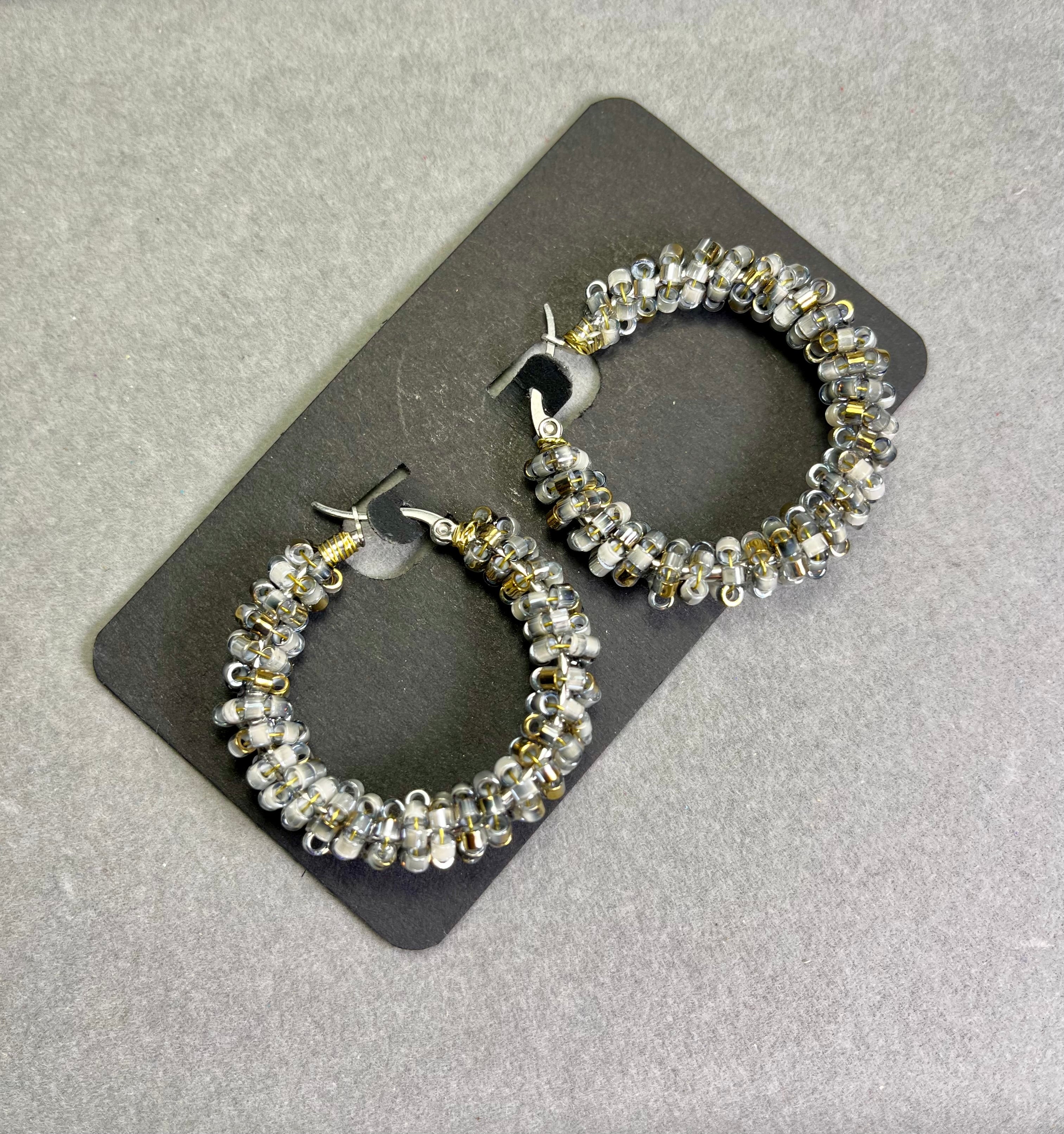 Нежно златист