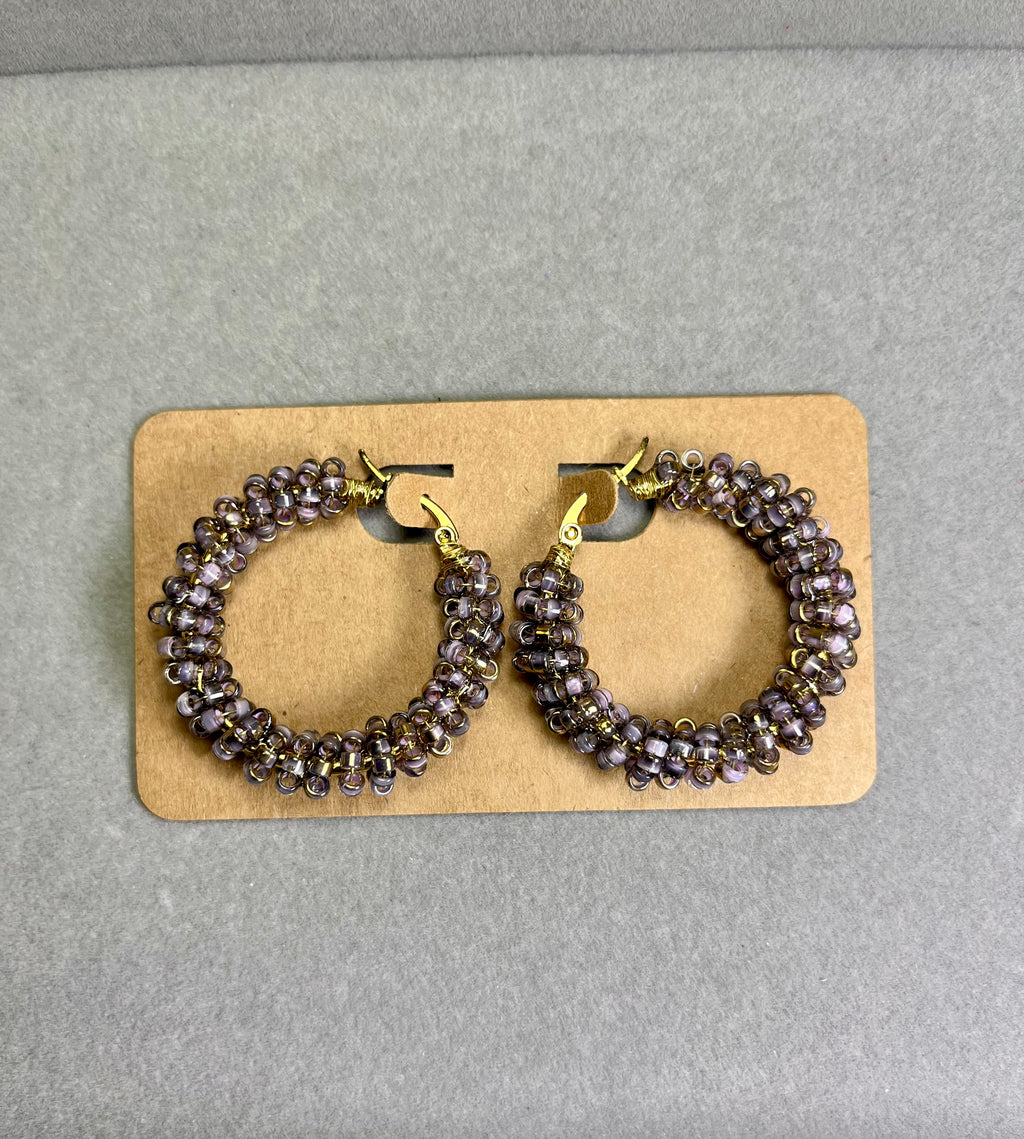 Нежно златист