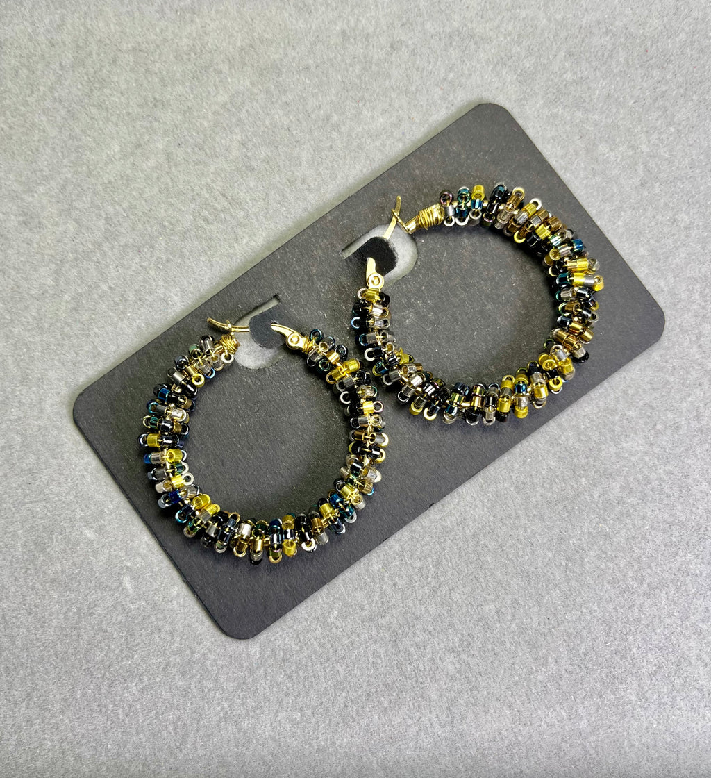 Нежно златист