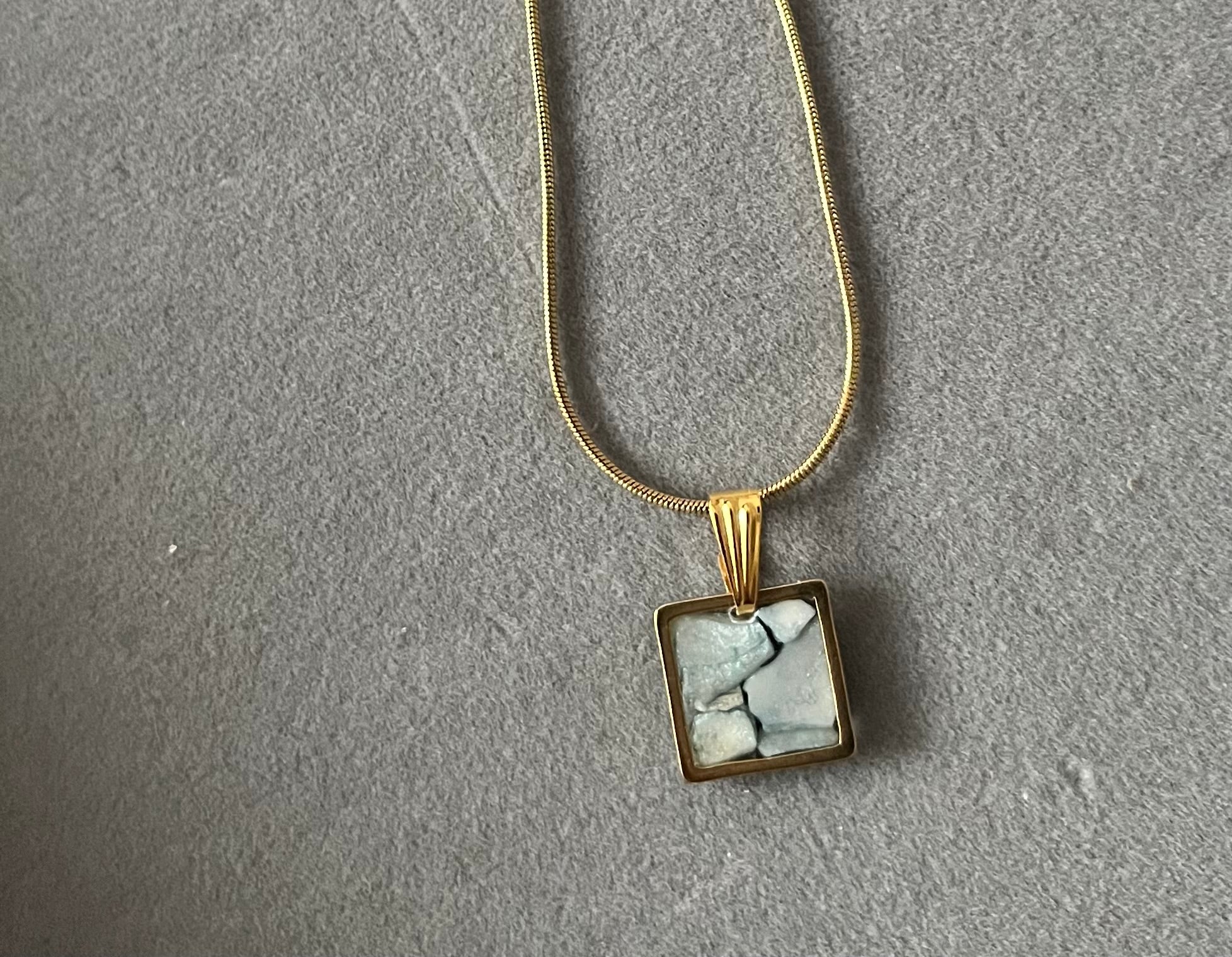 Пукната черупка