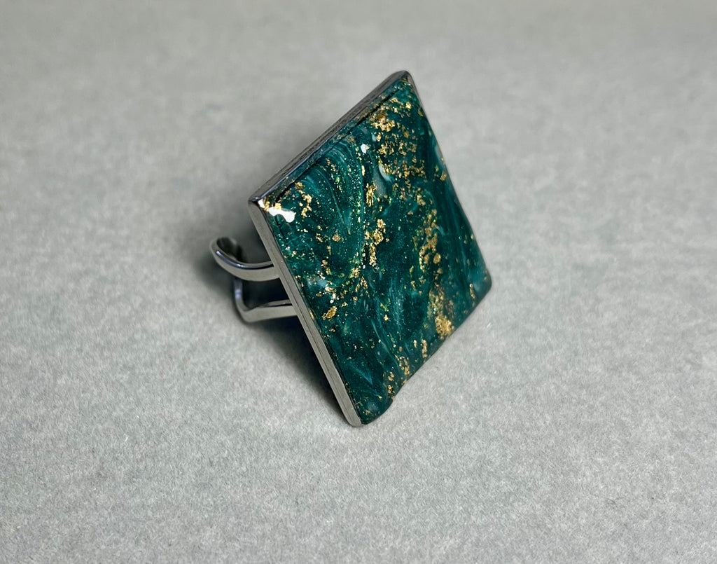 Златисто зелено