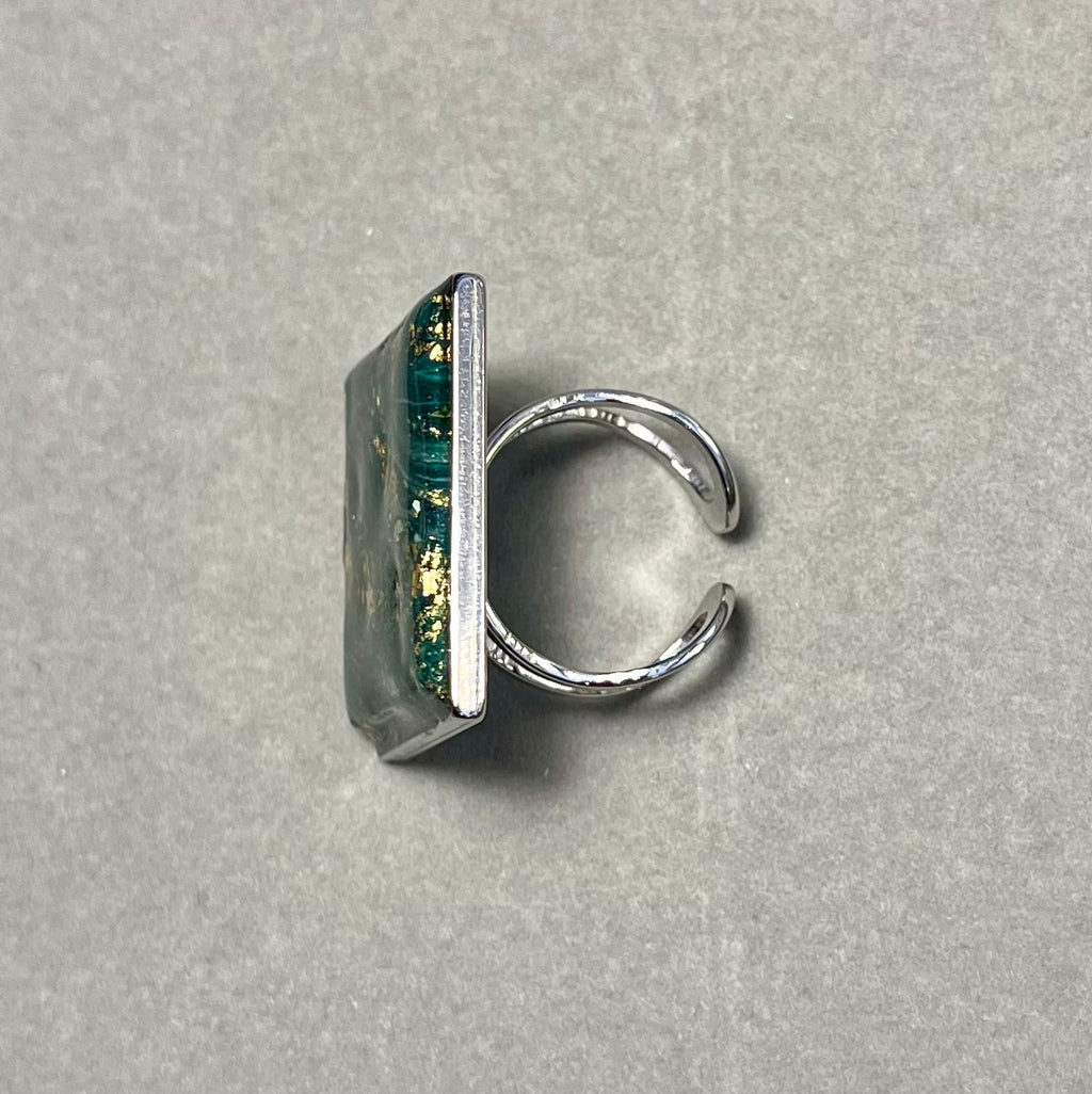 Златисто зелено